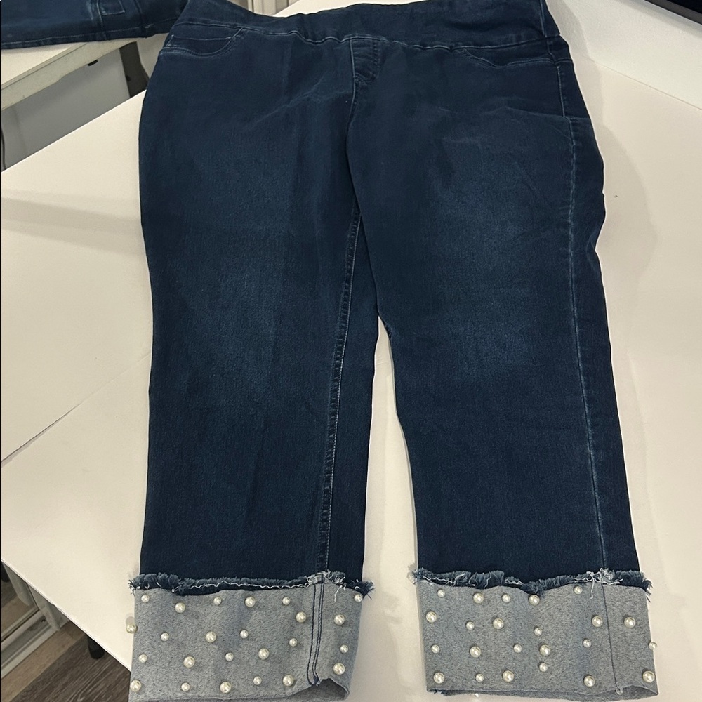 Lulu's Dark Blue Cropped Jeans with Pearl Details